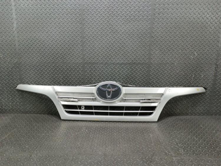 Решетка радиатора Тойота Тойоайс в Вельске 440640