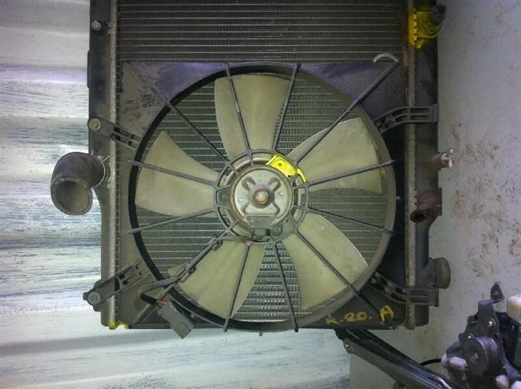 Диффузор радиатора Хонда Стрим в Вельске 7847